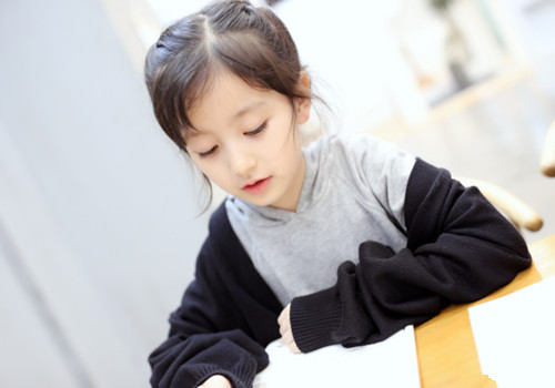 关姓女孩起名 这些名字超好听_女孩取名关紫嫣 关姓女孩起名 这些名字超好听_女孩取名关紫嫣