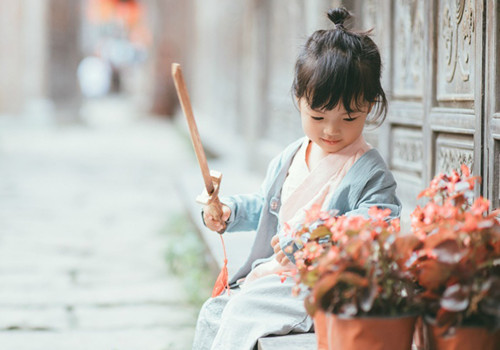 薛姓女孩取名带金火_五行起名薛悦萤 薛姓女孩取名带金火_五行起名薛悦萤
